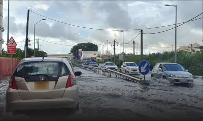 Importante accumulation d'eau à proximité du Phoenix Mall 
