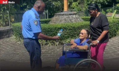 Quarante-Heures : La police de Moka distribue des bouteilles d'eau aux fidèles 
