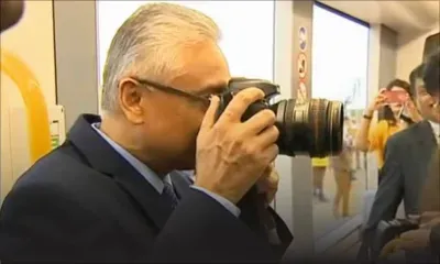 Pravind Jugnauth joue au photographe dans le métro