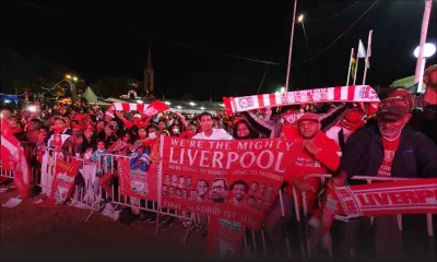 Une marée rouge déferle sur Plaza 