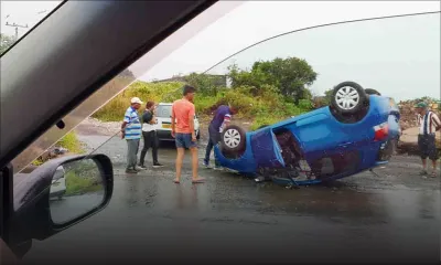 Quatre-Bornes : une voiture se renverse 