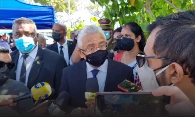 Dévoilement d'une stèle en mémoire de la policière Dimple Ragoo à Beau Vallon. Suivez la déclaration du Premier ministre