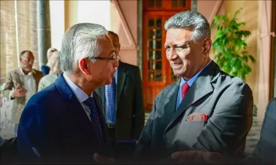 ​​​​​​​Quand le PM affiche sa poignée de main avec Lormus Bundhoo sur Facebook