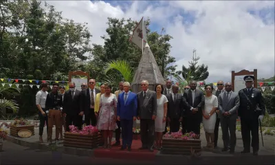 18 ans de l’autonomie de Rodrigues : cérémonie de dépôt de gerbes à Malabar