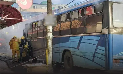Nouvelle-France : un autobus transportant des élèves prend feu 