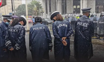 [En images] Private Prosecution : sécurité renforcée aux abords de la New Court House 