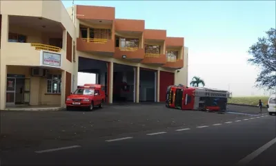 Casernes de Saint-Aubin : un camion de pompier se renverse