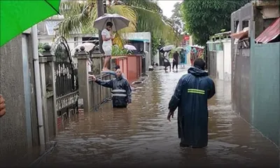 Fortes pluies : sauvetage de personnes prisonnières des eaux dans des maisons inondées