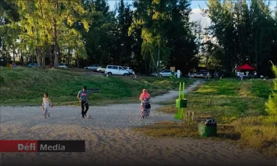 Nettoyage de la plage de Pomponnette effectué par Le Kolektif Aret Kokin Nou Laplaz