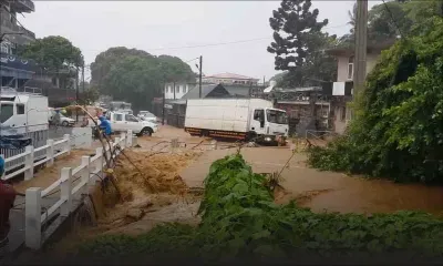 Grosses averses : le pont La Caverne à Vacoas inondé 