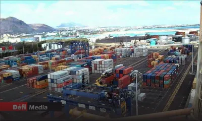 Gros plan sur le salaire des employés du port 