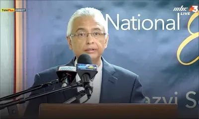 Le PM se dit fier de «rendre la dignité» aux marchands ambulants