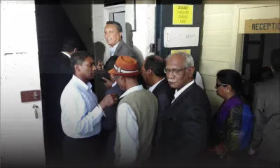 Affiches : le PTr au Central CID pour porter plainte