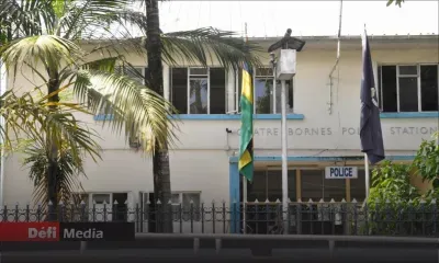 Quatre-Bornes : un motocycliste percute une voiture et prend la fuite dans une fourgonnette