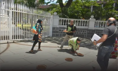 Protestation symbolique : Rezistans ek Alternativ dépose des plats de terre devant l’Hôtel du gouvernement