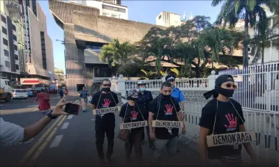 [En images] Renvoi des élections municipales : manifestation symbolique de ReA