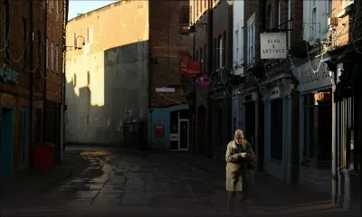 Coronavirus: l'Angleterre se reconfine, l'OMS attend les autorisations de la Chine