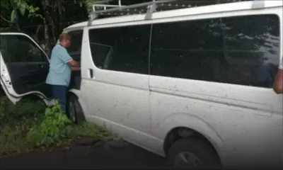 Réduit : un van fait une sortie de route 