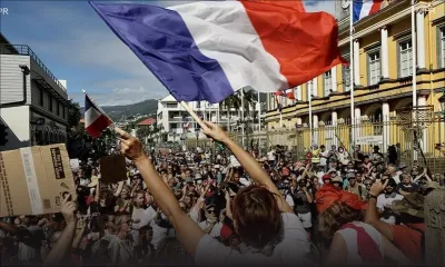 Covid-19 à St-Denis, La Réunion : manif des centaines d’habitants contre des mesures sanitaires ; ils les qualifient de « liberticides »