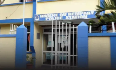 Vol à l’arraché : il mord la main de sa mère et repart avec son porte-monnaie