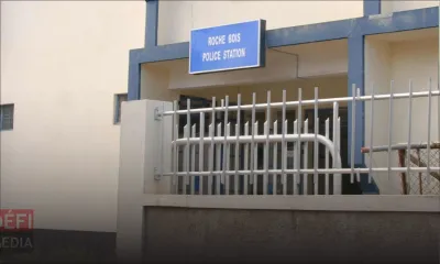 Roche-Bois : des jeunes endommagent un véhicule de la police 