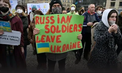 Manifestation de soutien à l'Ukraine devant l'ambassade de Russie à Varsovie