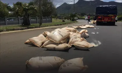 Moka : des sacs de sucre tombent d’un poids lourd, la circulation routière perturbée