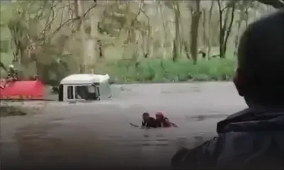 Dans l’Ouest : opération de sauvetage des occupants d’un camion-citerne piégé par les eaux