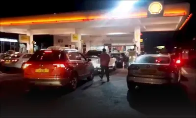 Taxe de Rs 2.00 sur l’essence : la ruée vers les stations-service ce jeudi soir