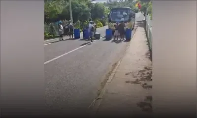 Problème de distribution d’eau La-Fourche-Mangues, Rodrigues : des habitantes dans la rue
