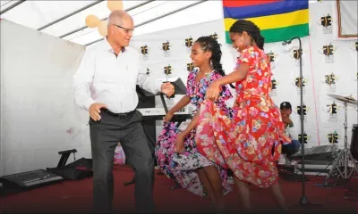 Séga tambour : Serge Clair exécute quelques pas de danse