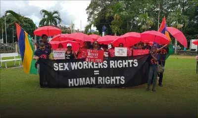 Marche pacifique de Parapli Rouz  à Rose-Hill : «Donn nou nou drwa»