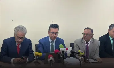 Suivez en direct la conférence de presse du leader de l'opposition après son expulsion du Parlement