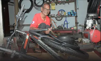 Goodlands : Ashock Sonah, 81 ans, réparateur de vélos, ne connaît pas le confinement