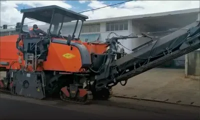 Reprise partielle des activités : les travaux d’asphaltage à Petite-Rivière reprennent 