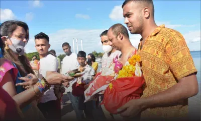 Ganesh Chaturthi : les fidèles en route pour l’immersion des statuettes