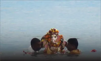 Ganesh Chaturthi : au cœur de la cérémonie d’immersion des statuettes divines dans l’océan