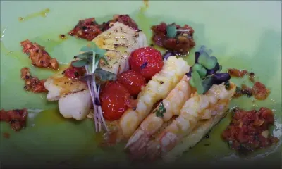 Un chef Une recette Rösti de manioc avec sa trilogie de crevettes.