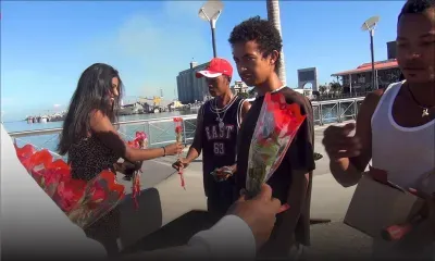 Radio Plus du côté du Caudan ce jeudi 14 février, distribution de roses pour la fête de la Saint-Valentin