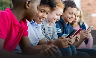 Selon une récente étude mondiale : le smartphone avant 13 ans nuit gravement à la santé mentale 