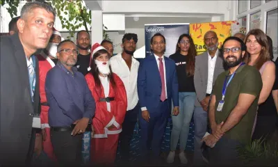 Solidarité de Noël : les employés de MT déposent plus de 1000 cadeaux sous le sapin de Radio Plus