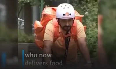 «Un travail comme un autre»: un ex-ministre afghan devient livreur de repas à vélo