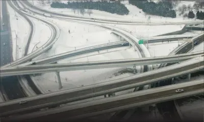 Une tempête fait au moins 32 morts, des dizaines de milliers d'Américains sans courant à Noël