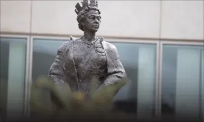  Terrains, bureaux, éoliennes...: l'immense fortune de la reine