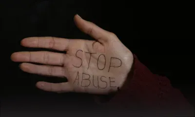 Maltraitance alléguée : deux enfants dorment sur des cartons