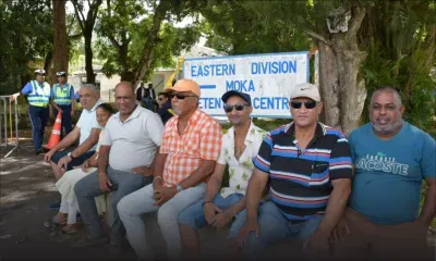 Au Moka Detention Centre : « Nou solider avek li », dit un sympathisant de Pravind Jugnauth