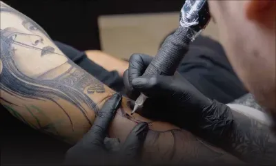 Des policiers s’élèvent contre l’obligation d’enlever leur tatouage
