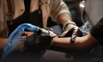  L'UE interdit des encres de tatouage dangereuses pour la santé