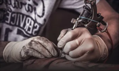 Moratoire de quatre mois accordé aux policiers pour enlever leurs tatouages