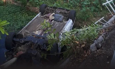  Pointe-aux-Sables : une voiture termine sa course dans une rivière